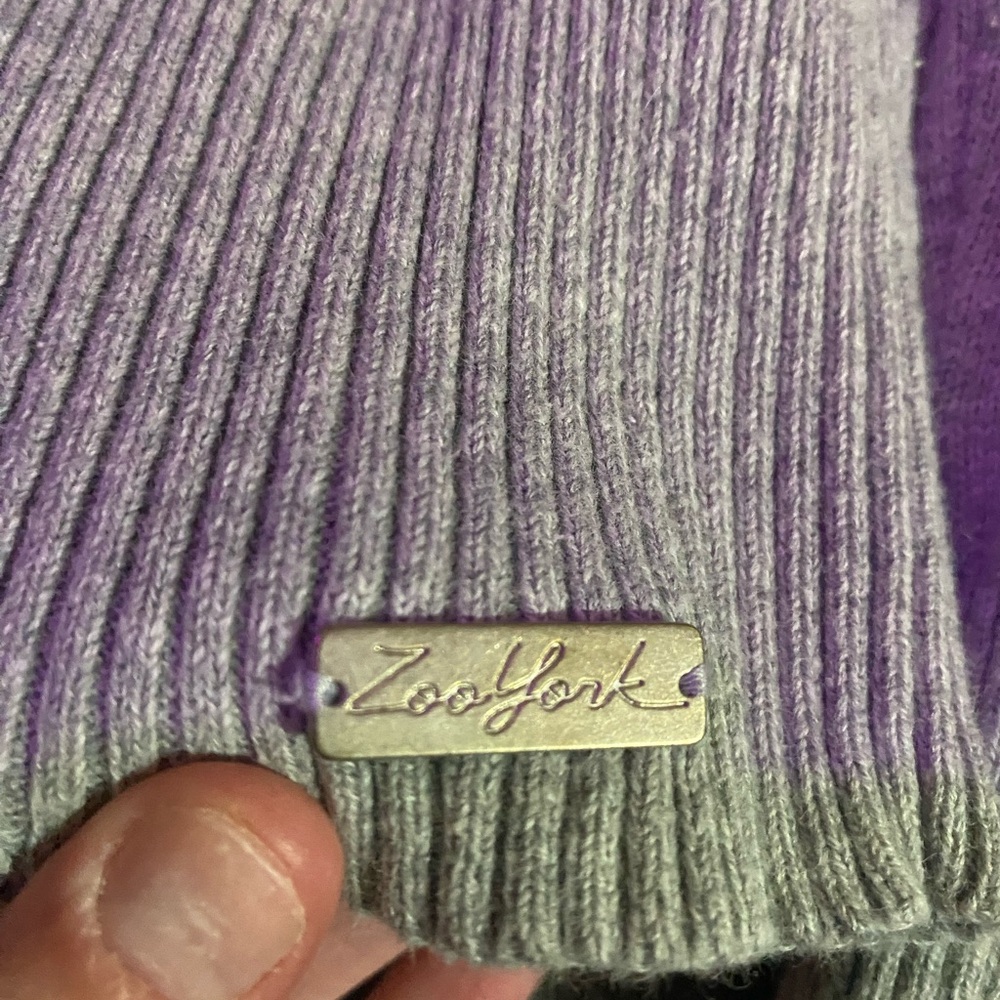 Zoo York Gray V-Neck Sweater with Textured Knit - Picture 2 of 3